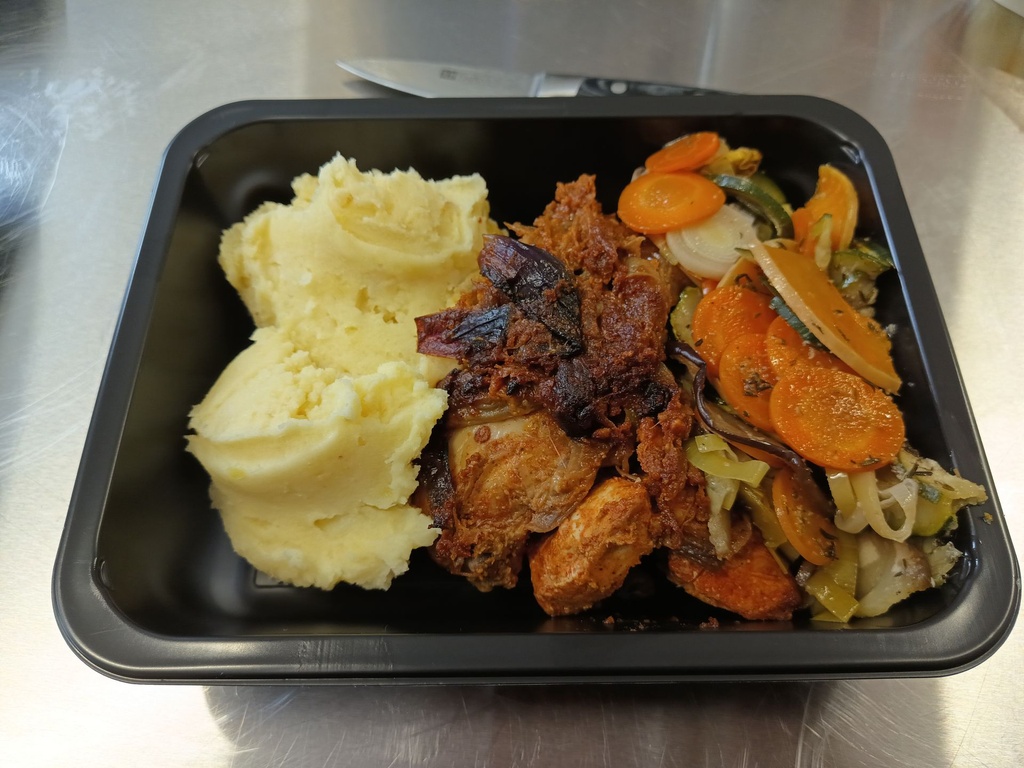 [REF-SV-002] Poulet épicé, purée céleri-rave