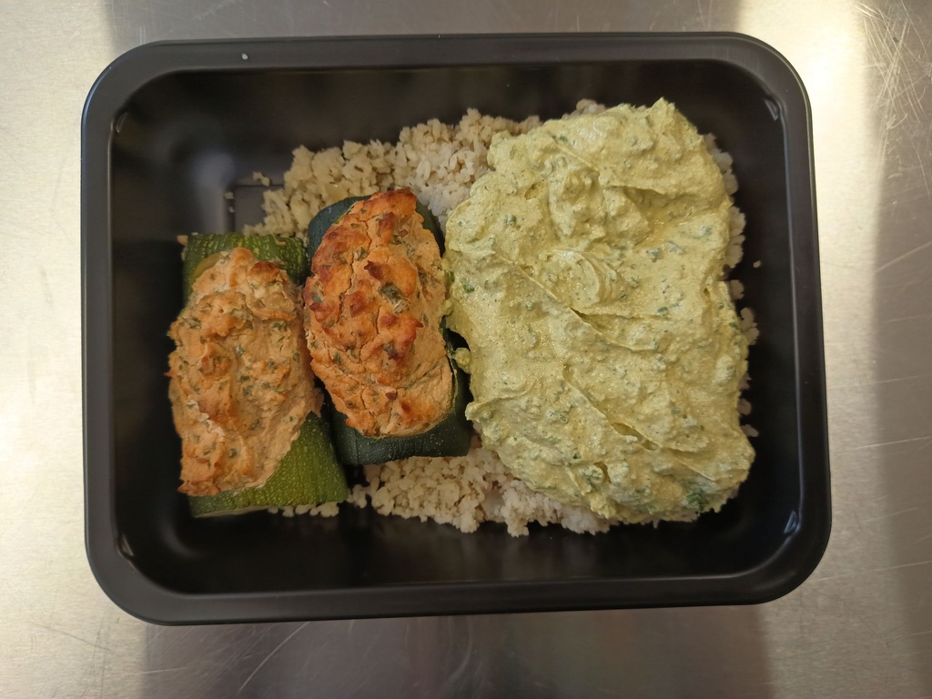 [REF-SV-009] Courgettes farcies à la crème de tofu, riz pilaf